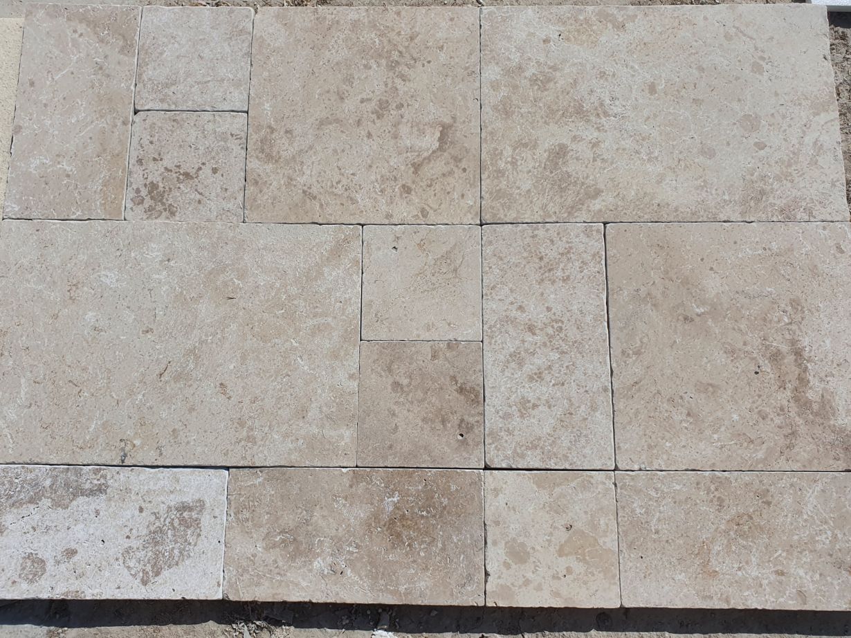 MEDIUM TRAVERTINE